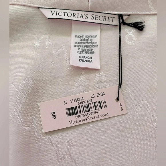 VICTORIA'S SECRET Soft Pink Sophisticated Iconic Style Satin Logo Small … - Picture 8 of 9